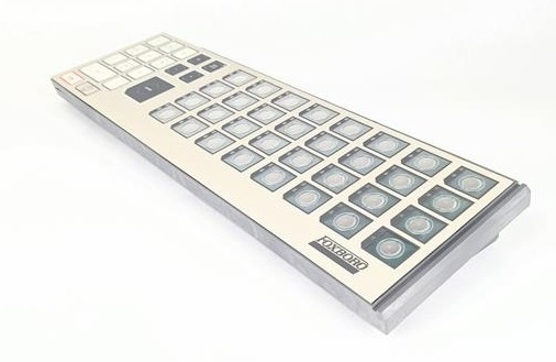 Foxboro P0903CW การผสมผสานของ 32 LED / สวิตช์คู่ A 16 ส่วนคีย์พานิmeric และหนึ่ง NUM LOCK LED