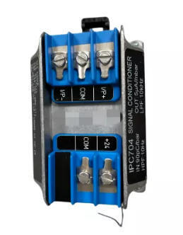 IPC704 244-704-000-042 A1-B03-C100-D100-E5-F2000-G0-H0-I0 เครื่องปรับสัญลักษณ์การชาร์จไฟฟ้าเพียโซสําหรับการวัดความเร็วการสั่นสะเทือนของห่อหมุน