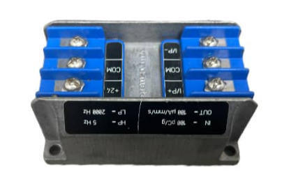 IPC704 244-704-000-042 A1-B03-C100-D100-E5-F2000-G0-H0-I0 เครื่องปรับสัญลักษณ์การชาร์จไฟฟ้าเพียโซสําหรับการวัดความเร็วการสั่นสะเทือนของห่อหมุน