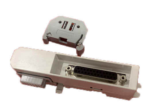 ABB TB805 3BSE008534R1 โมดูลบัส Outlet โมดูลบัส โดดตเตอร์สายขยาย D-Sub 25