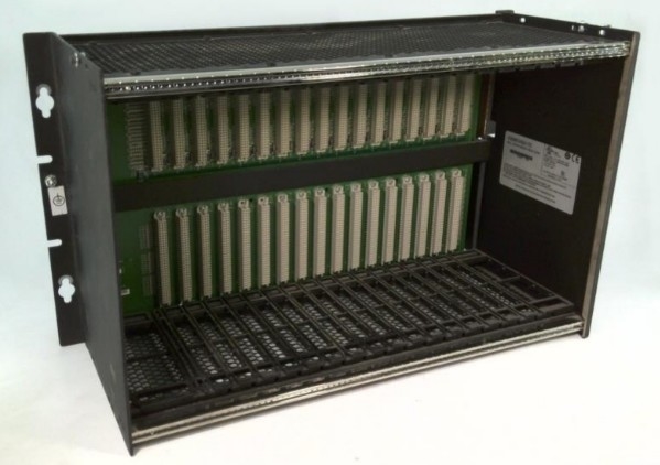 IC698CHS117 GE Rack 17 สล็อตหน้าหลังติด I/O VEM CPU Modules รองรับการประกอบตัวกลมปรับปรุงความเย็น