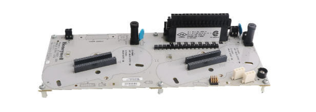 DC-TUIO31 ส่วนประกอบเทอร์มินัล I/O ทั่วไปของ Honeywell (IOTA) 24Vdc 110mA โมดูล IOTA แบบไม่ซ้ำซ้อน