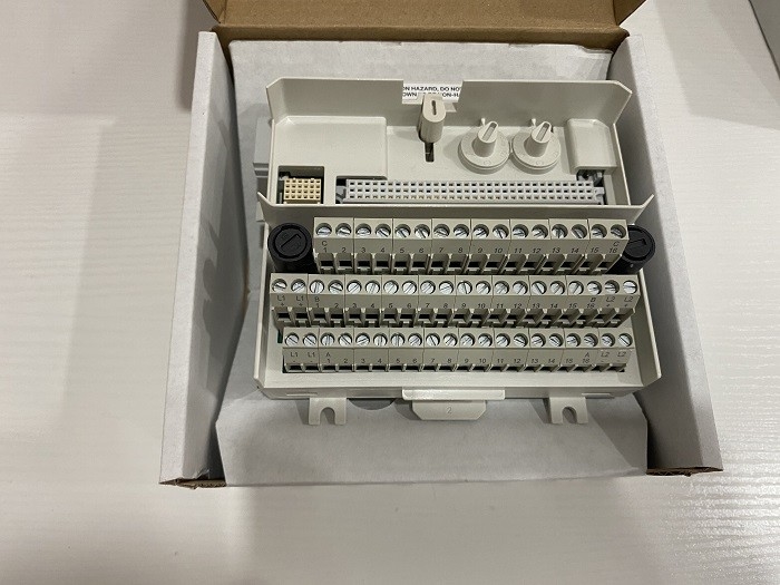 TU831V1 ABB PLC 8 ช่องสัญญาณ I/O Extended Terminal Block S800 I/O DCS 3BSE013235R1